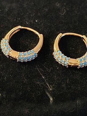 22kgp Dubai Jewelry Gold Hoop Earrings with Blue Crystal Accents